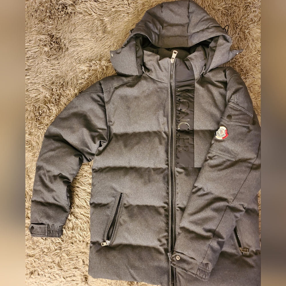 Moncler Heavy Down Jacket, Brand new (never worn), size 3 (L),Gray